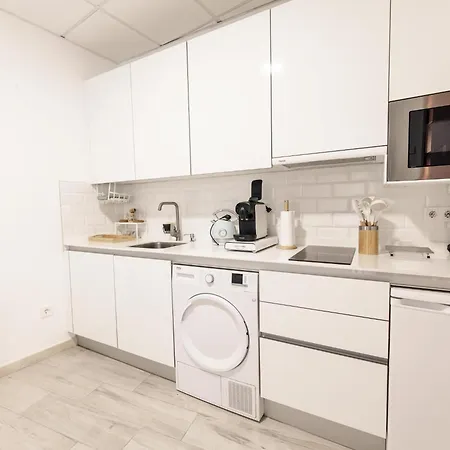 Eva Garcia Naranjo *